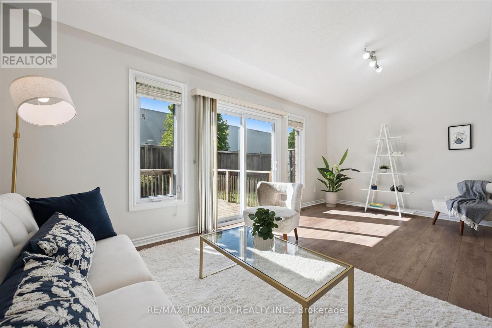 24 - 555 CHABLIS DRIVE, Waterloo — photo 8