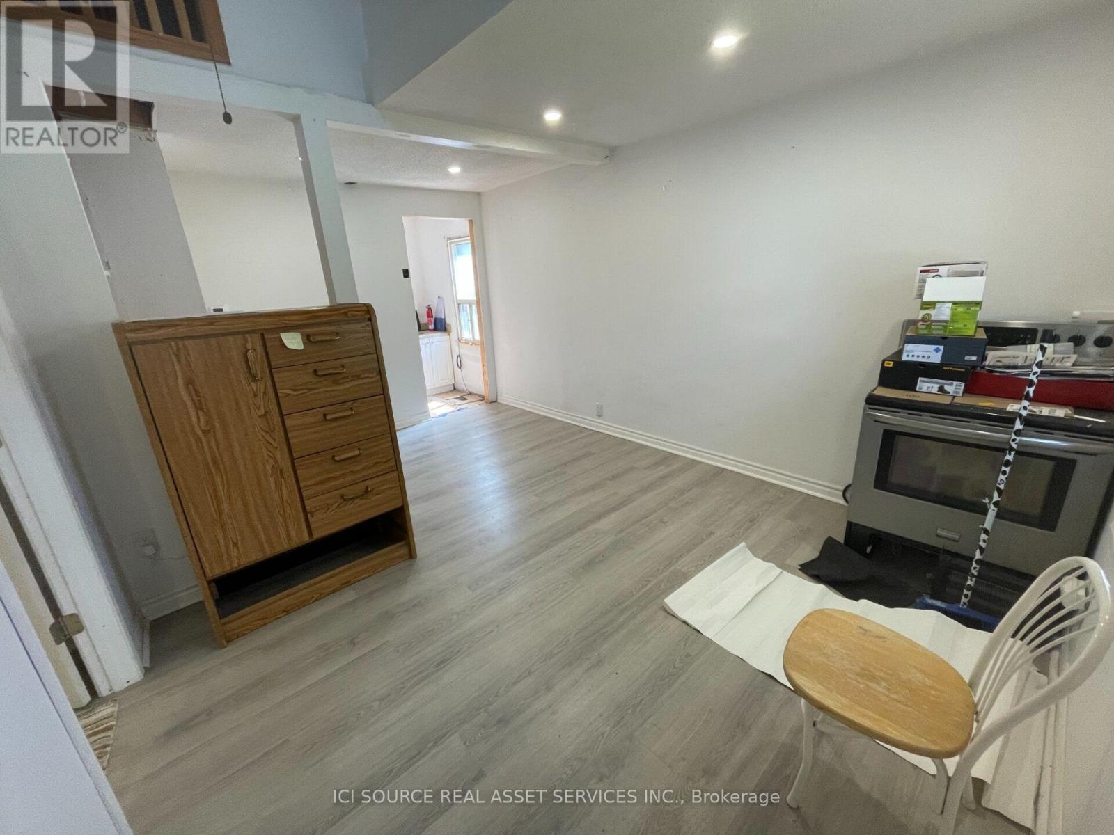 547 MONTRAVE AVENUE, Oshawa (Vanier) — photo 2