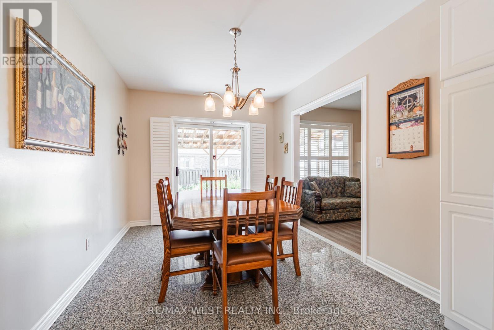 382 MELVILLE AVENUE - 7