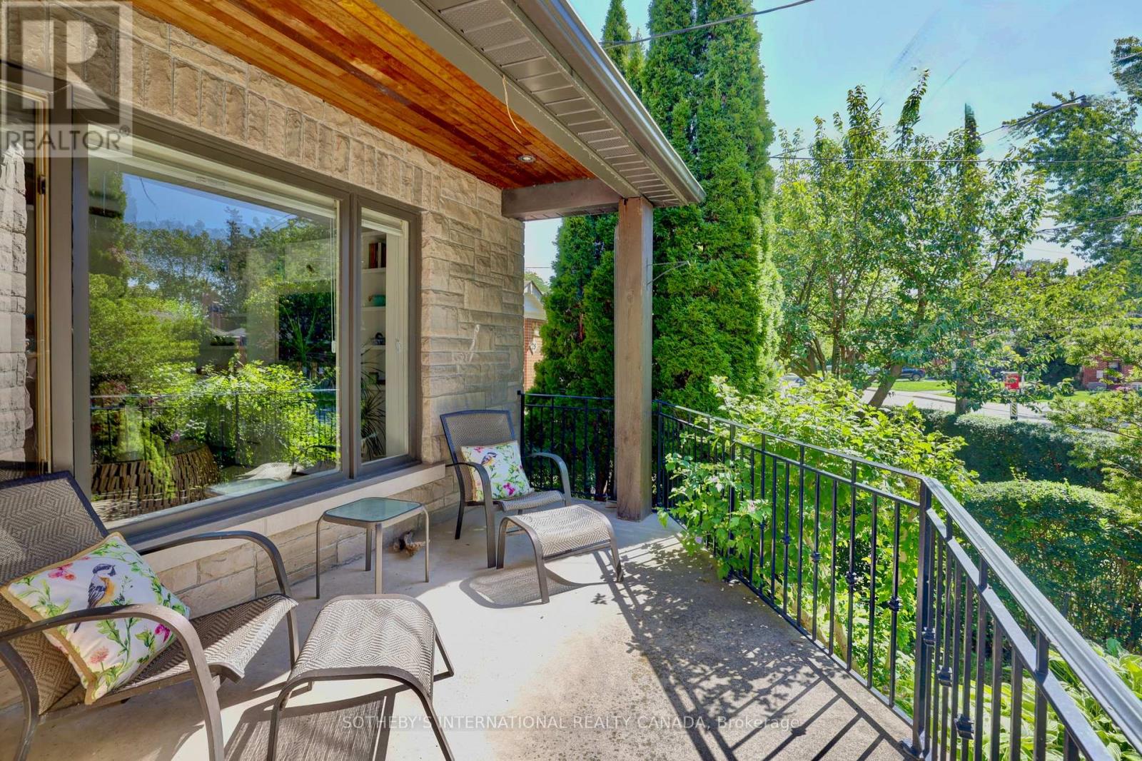 31 MAPLE AVENUE N - 4