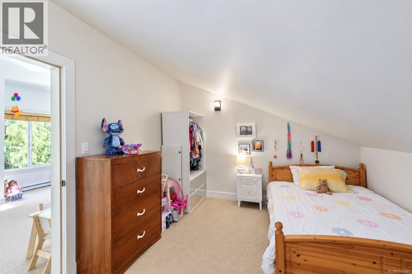 700 Ocean Park Dr, Tofino