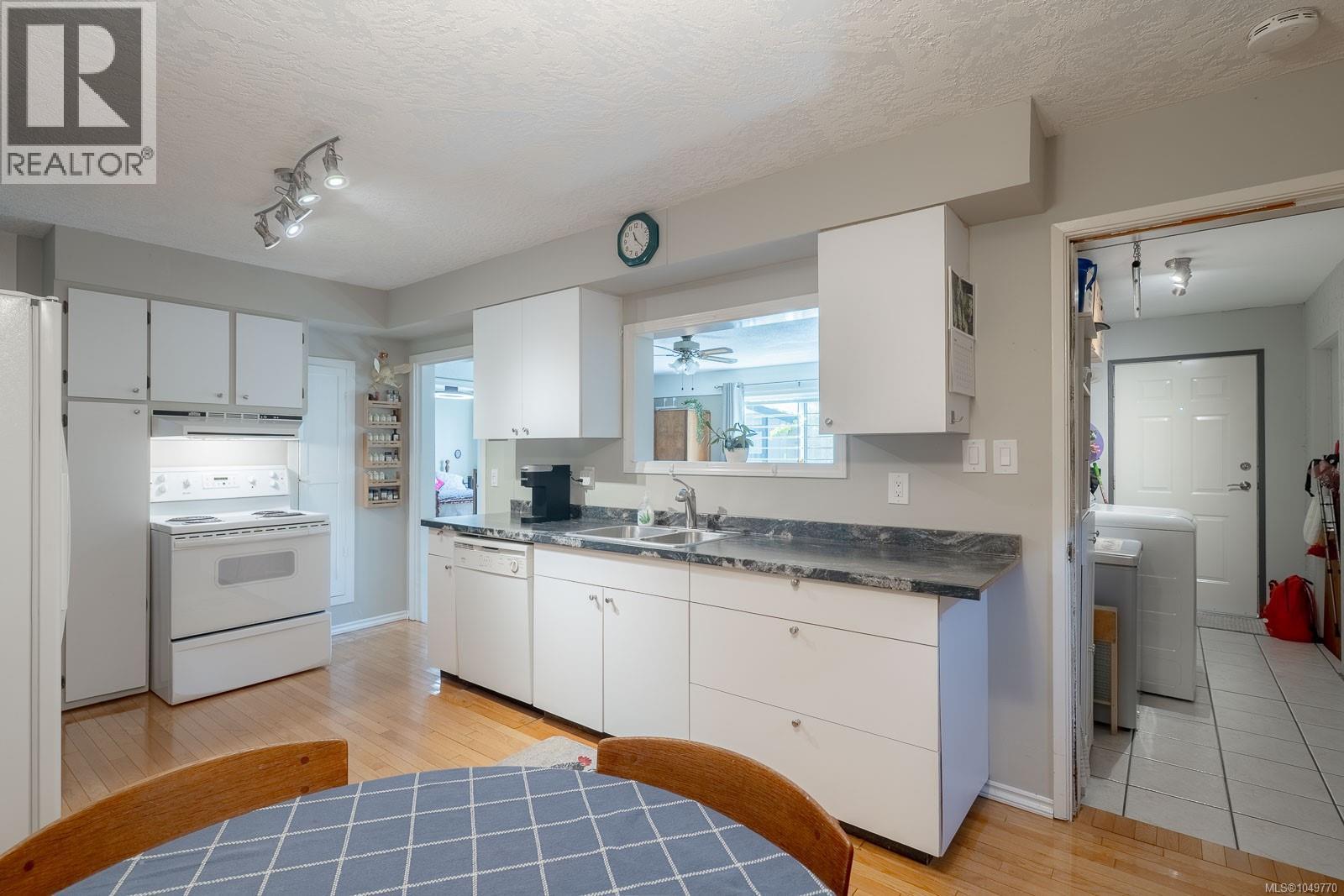 1602 Joan Ave, Crofton