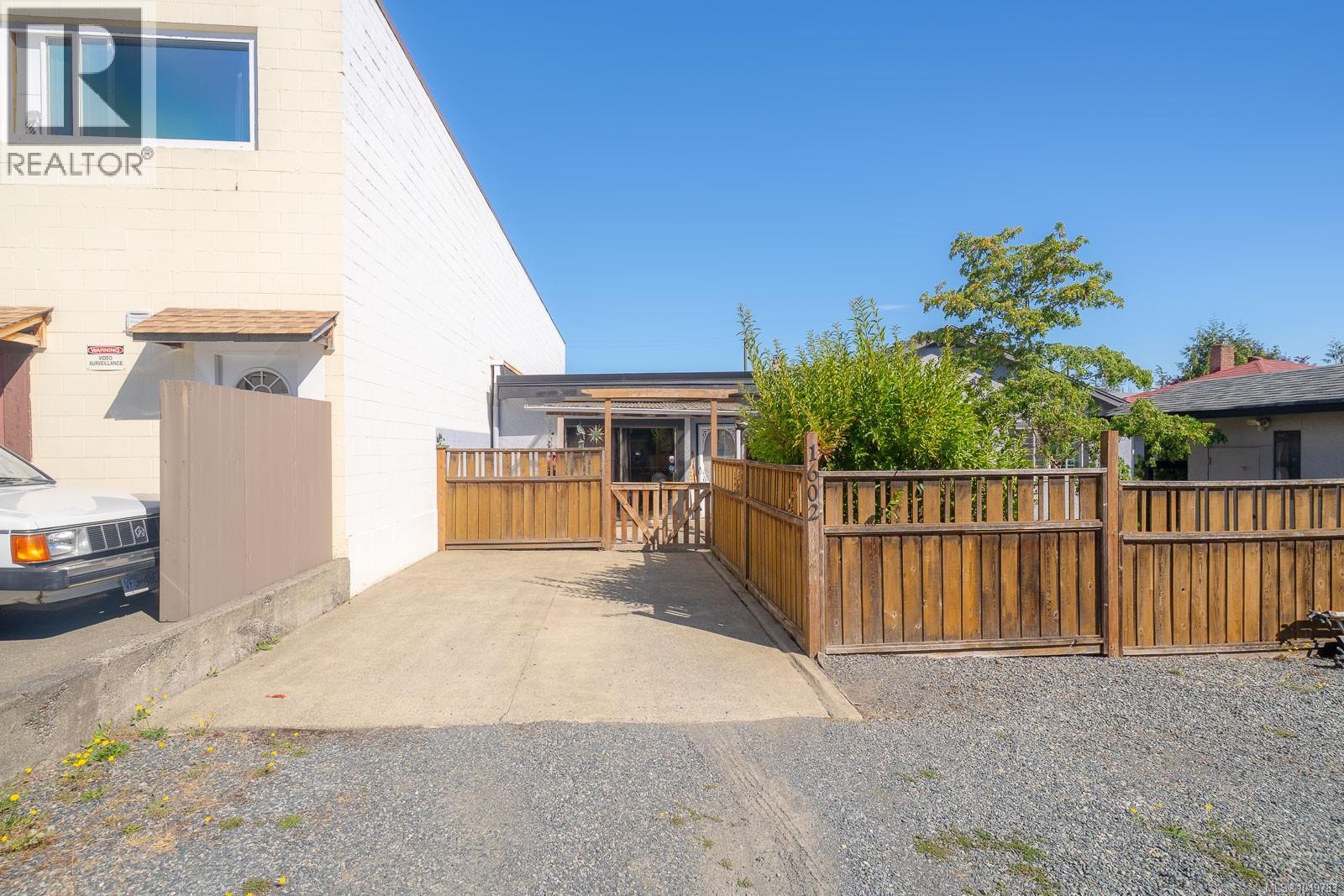 1602 Joan Ave - Image 47