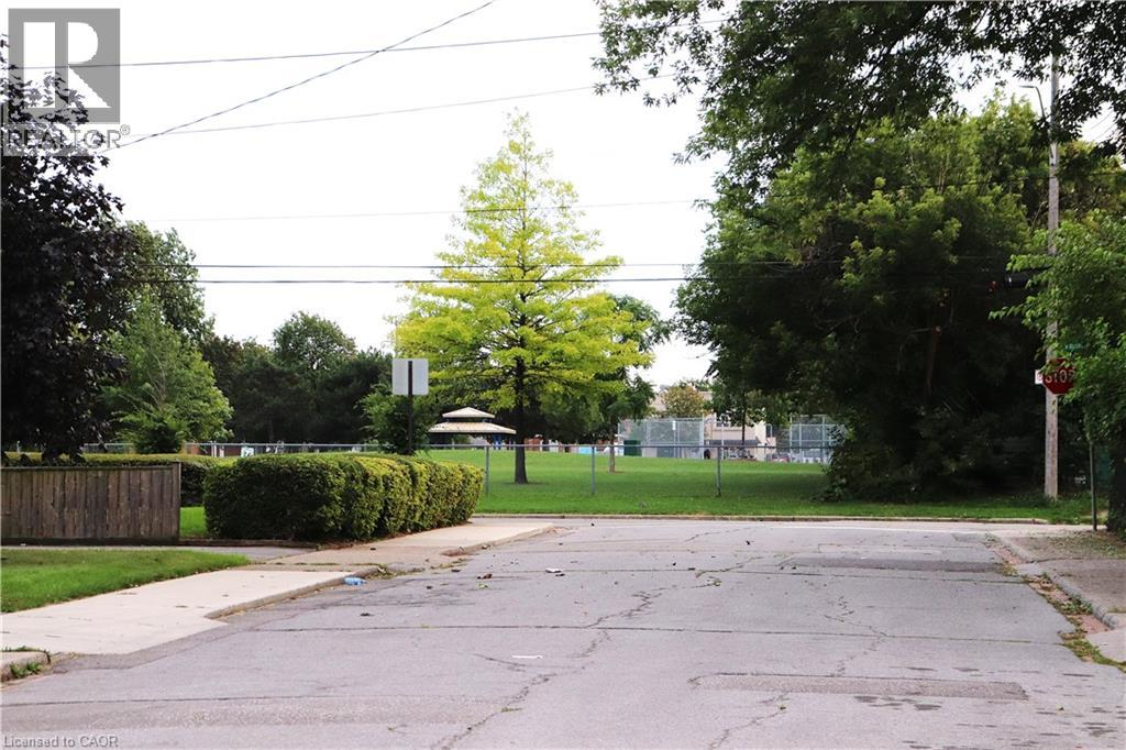 348 WEIR Street N, Hamilton — photo 3