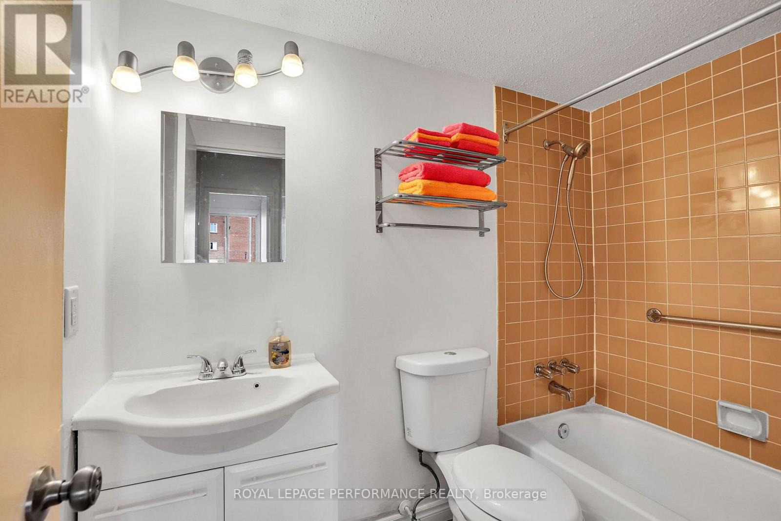 #208C 2044 ARROWSMITH DRIVE - 21