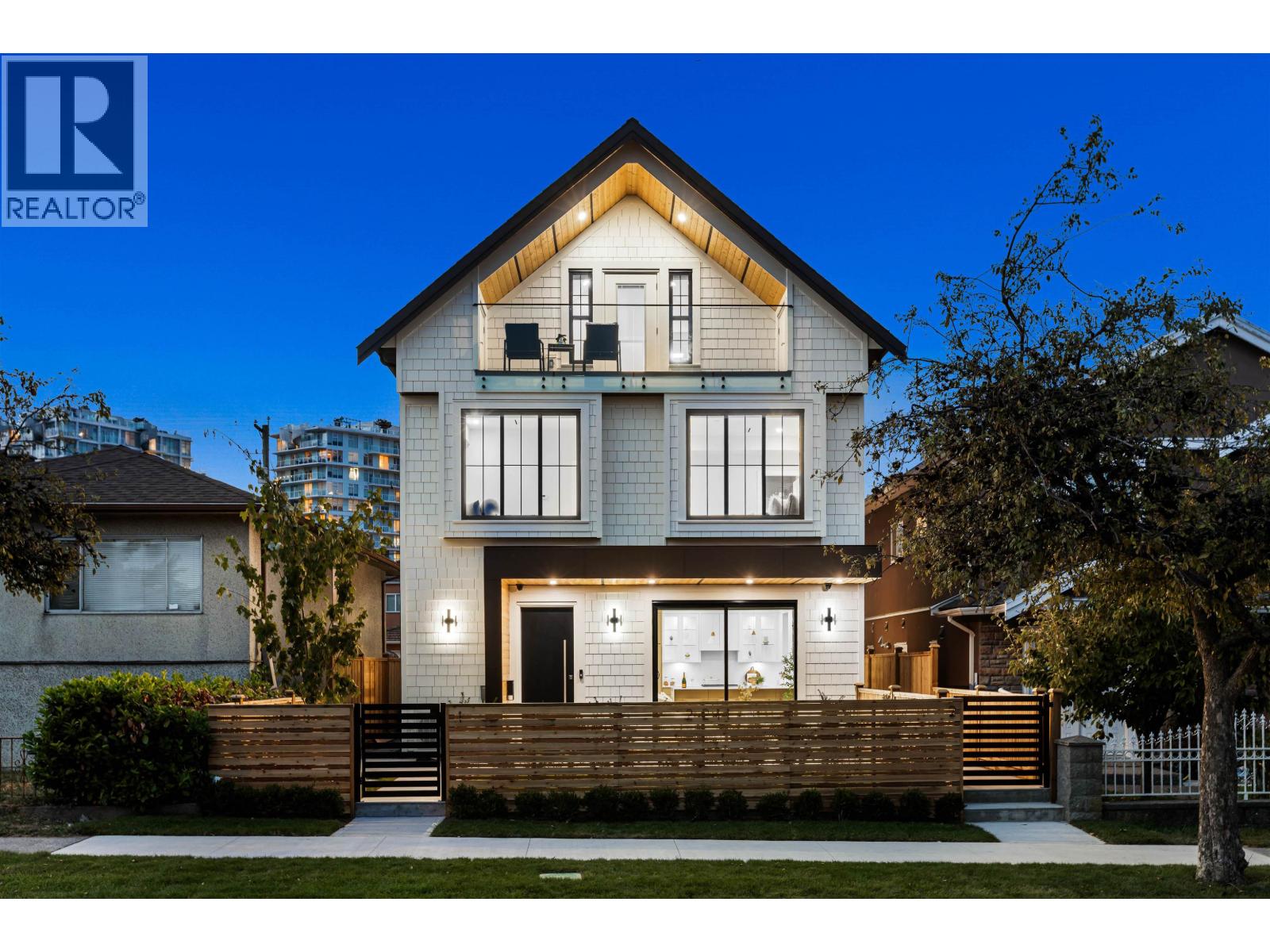 1 2211 MANNERING AVENUE