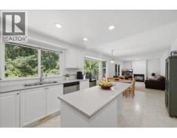 1594 Plateau Crescent, Coquitlam, BC V3E3B3 Photo 10