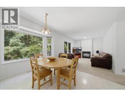 1594 Plateau Crescent, Coquitlam, BC V3E3B3 Photo 11