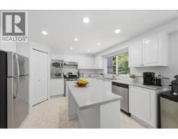 1594 Plateau Crescent, Coquitlam, BC V3E3B3 Photo 9