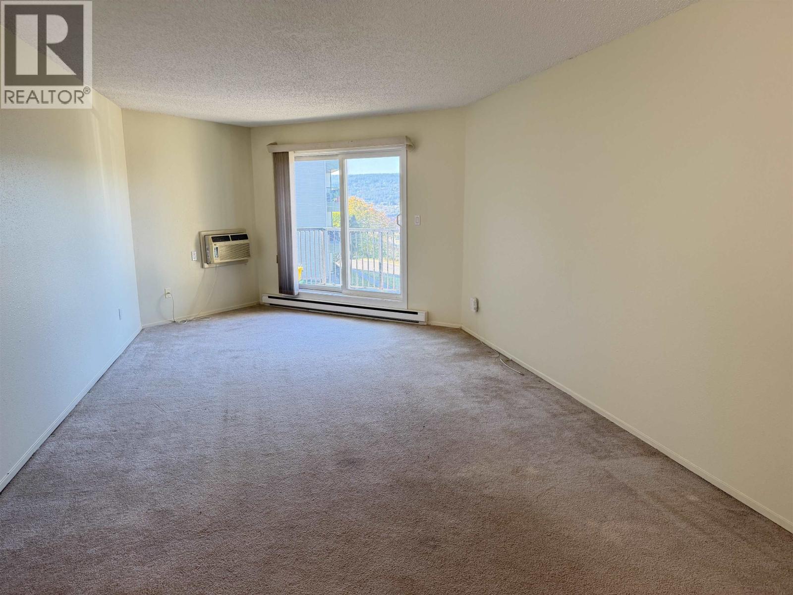 #318 282 N BROADWAY AVENUE - 3