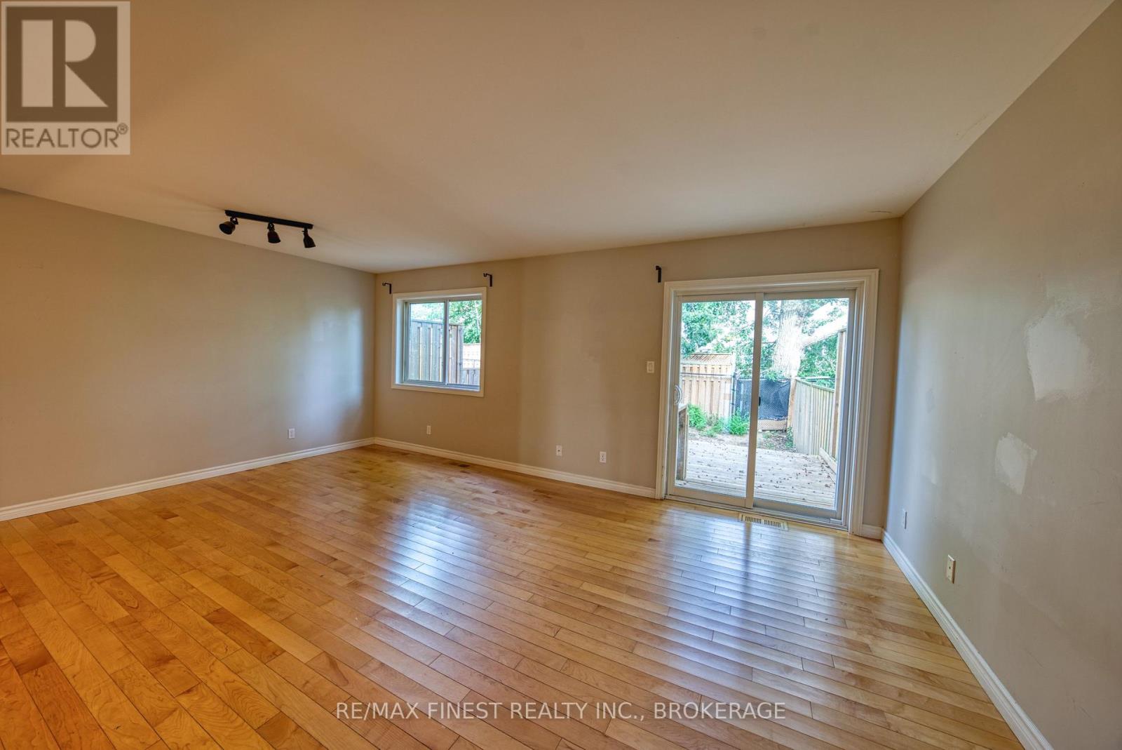 1010 ROSANNA AVENUE - Image 15