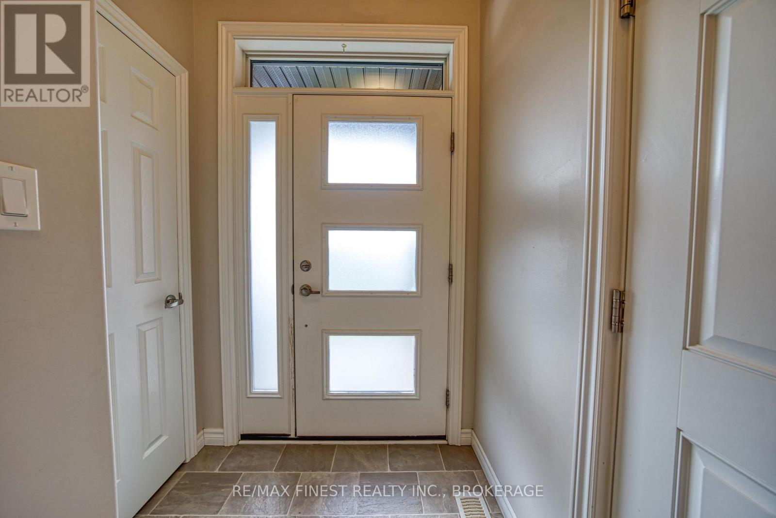 1010 ROSANNA AVENUE - 3