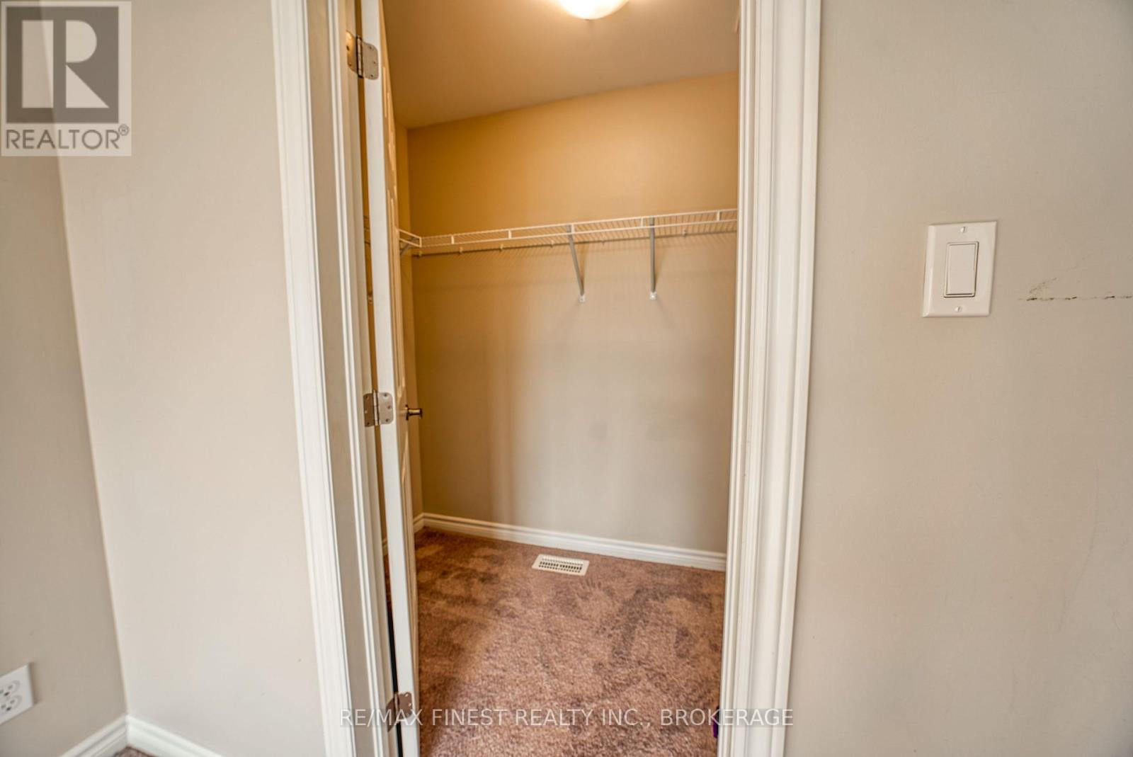 1010 ROSANNA AVENUE - Image 29