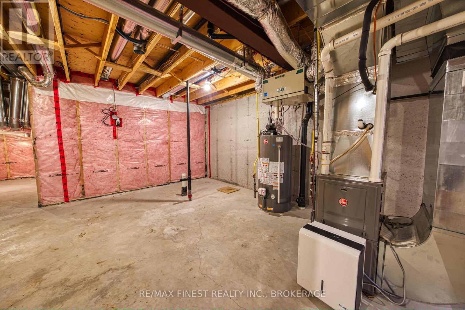 1010 ROSANNA AVENUE - Image 34