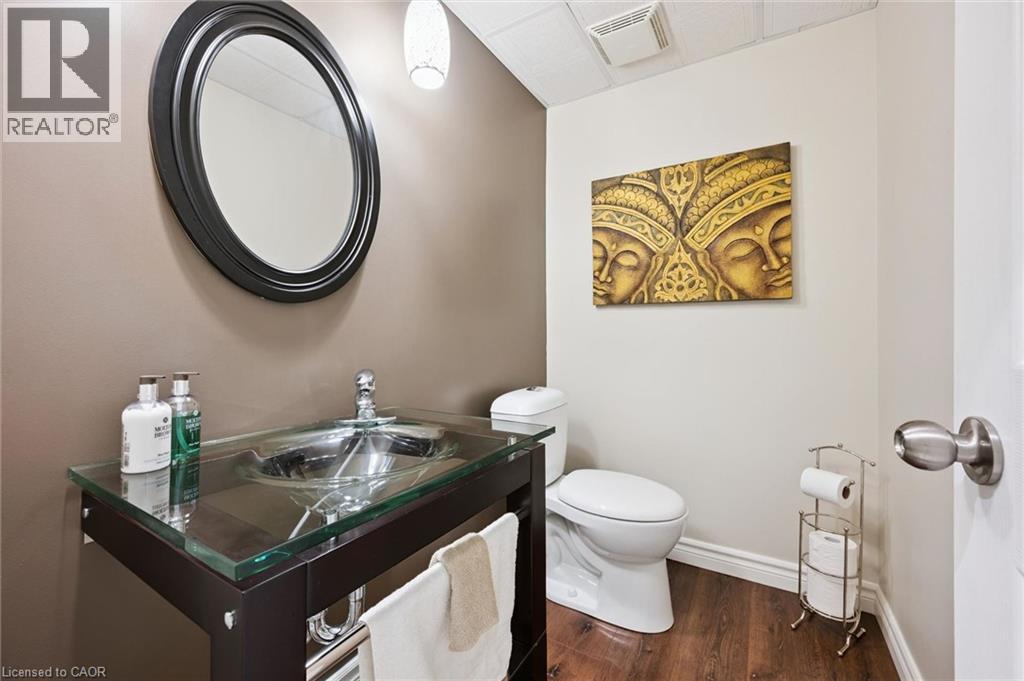 642 INTERLAKEN Drive - Image 32