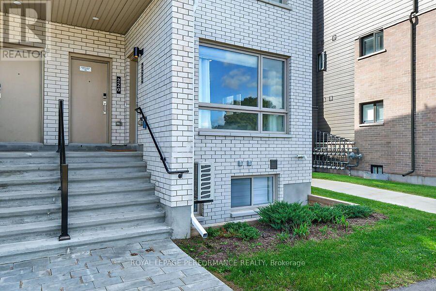 222 MISHI PRIVATE, Ottawa — photo 2