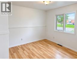 Primary Bedroom - 517 55 Avenue W, Claresholm, AB T0L0T0 Photo 8