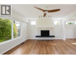 Primary Bedroom - 5348 Parker Ave, Saanich, BC V8Y2M9 Photo 14