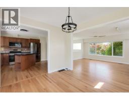 5348 Parker Ave, Saanich, BC V8Y2M9 Photo 26
