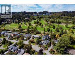 5348 Parker Ave, Saanich, BC V8Y2M9 Photo 82