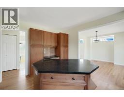 5348 Parker Ave, Saanich, BC V8Y2M9 Photo 34