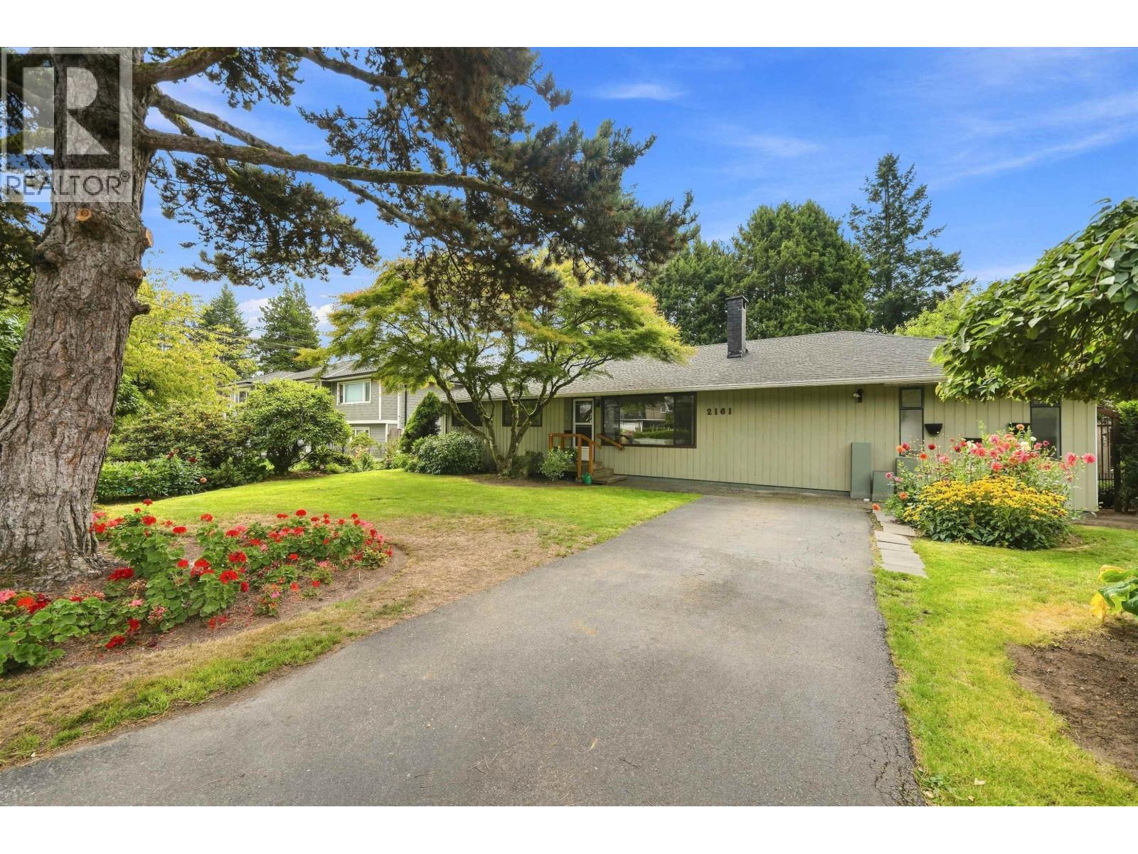 2161 FLORALYNN CRESCENT, North Vancouver — photo 2