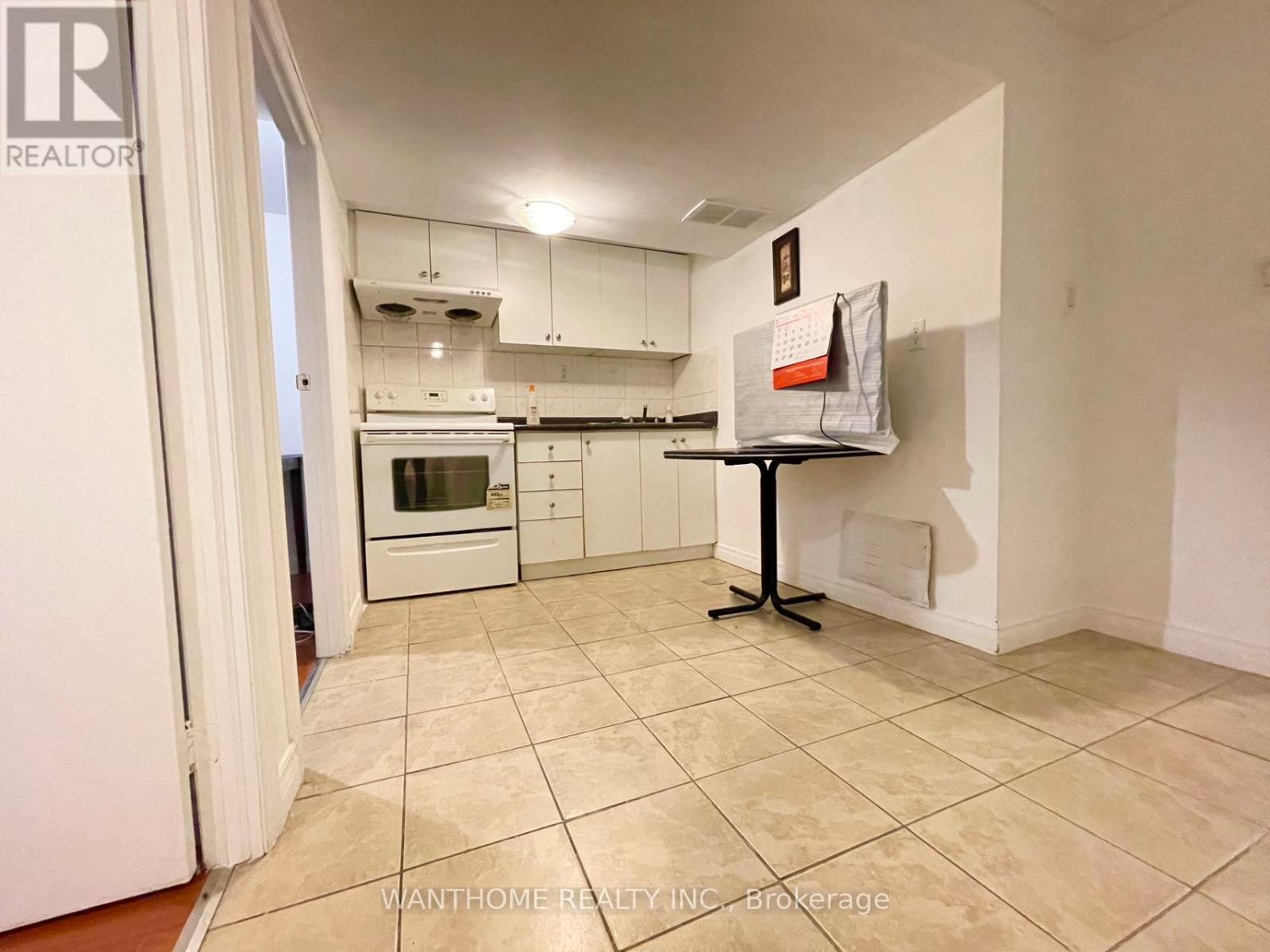 BSMT - 82 MARESFIELD DRIVE, Toronto (Milliken)