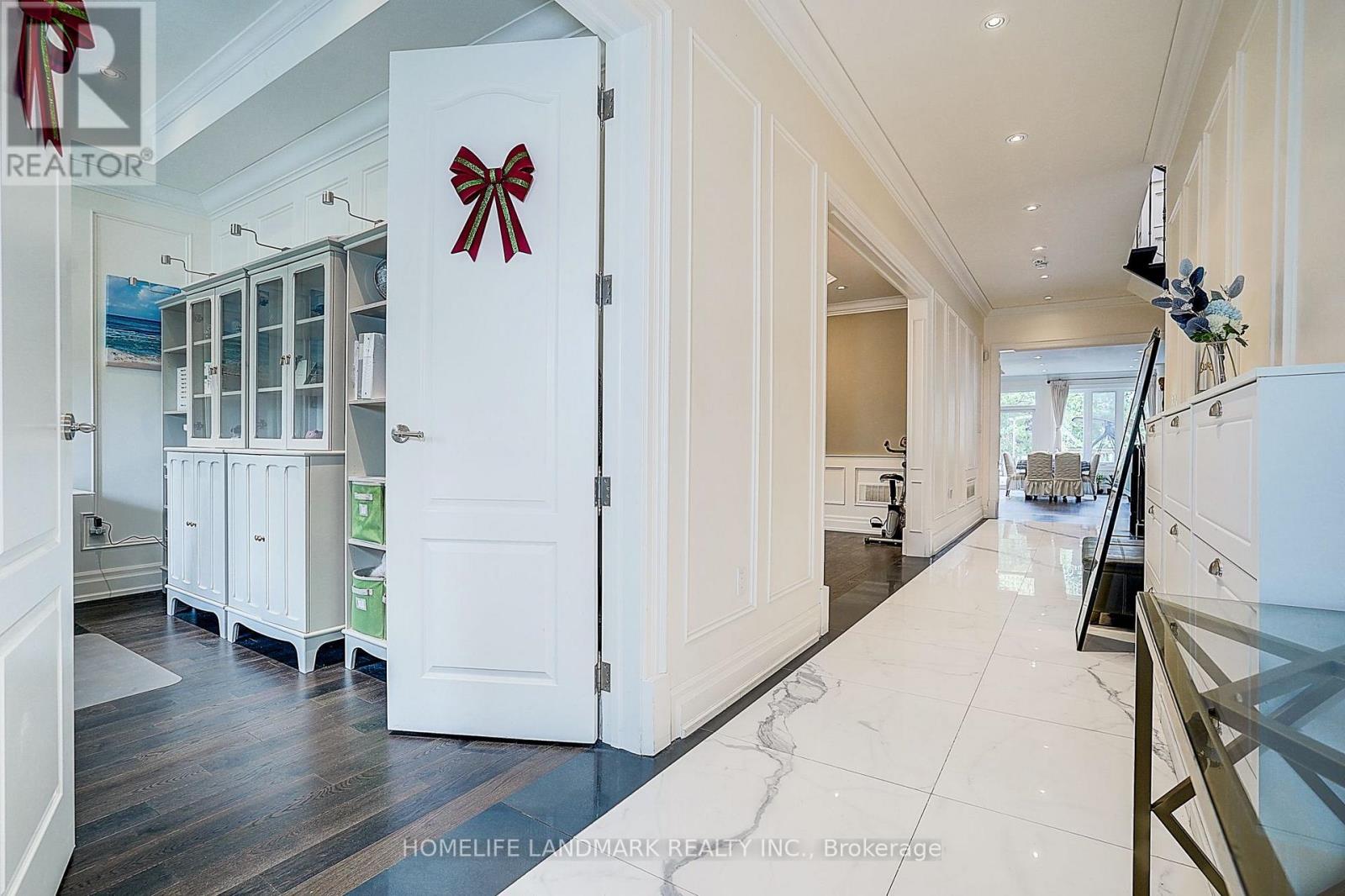 153 LAWRENCE AVENUE, Richmond Hill (Harding) — photo 2