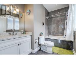153 Lawrence Avenue, Richmond Hill, ON L4C1Z4 Photo 28