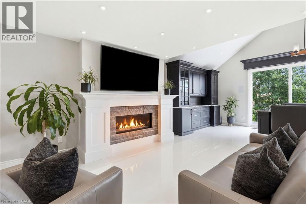 46 DARROW Drive, Stoney Creek — photo 8