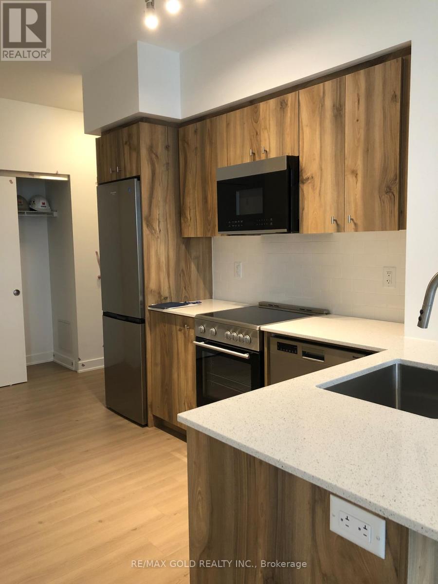 25 Wellington Street South — photo 38