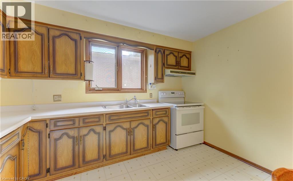 350 COLERIDGE Place - Image 15