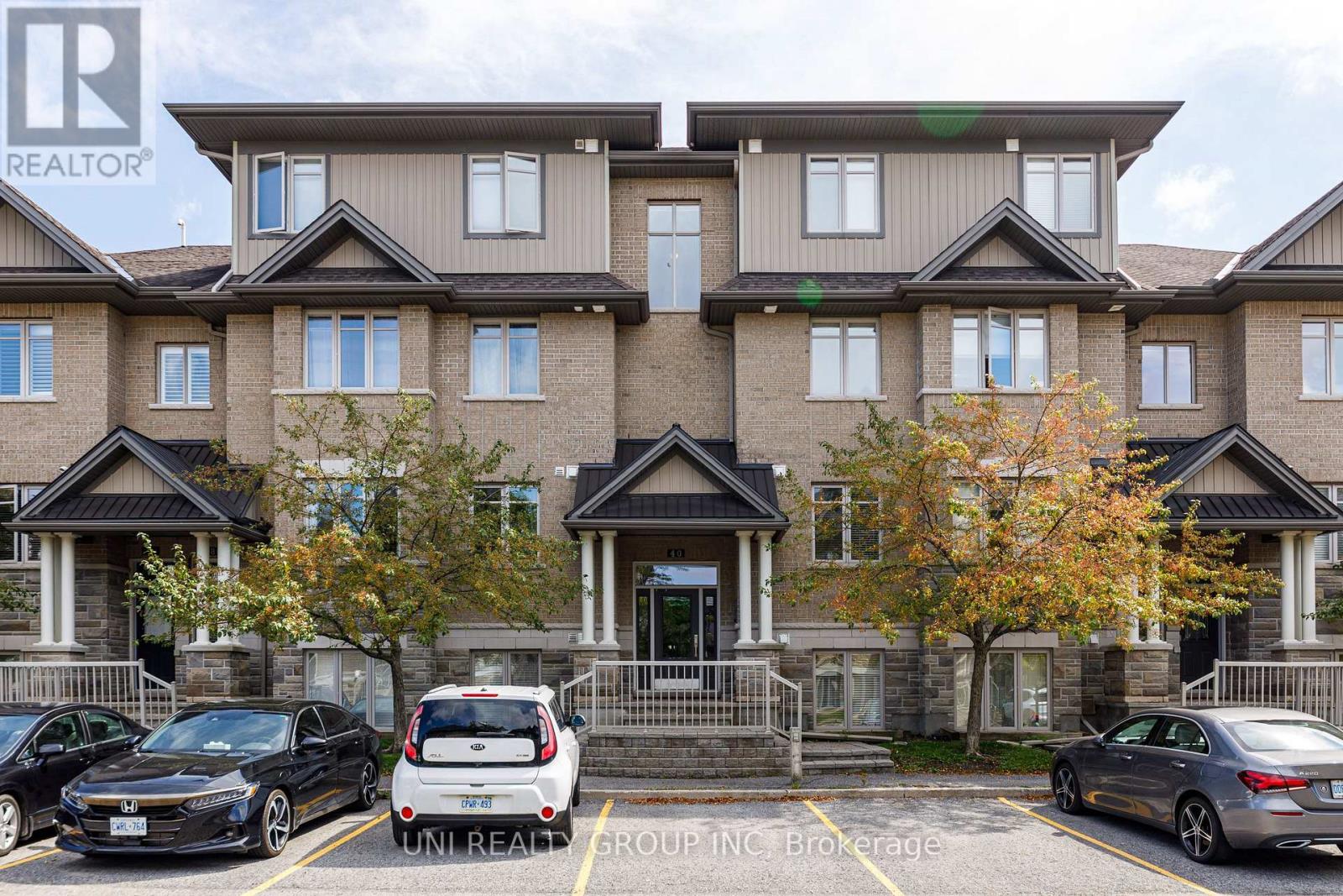 B - 40 TAYSIDE PRIVATE, Ottawa — photo 2