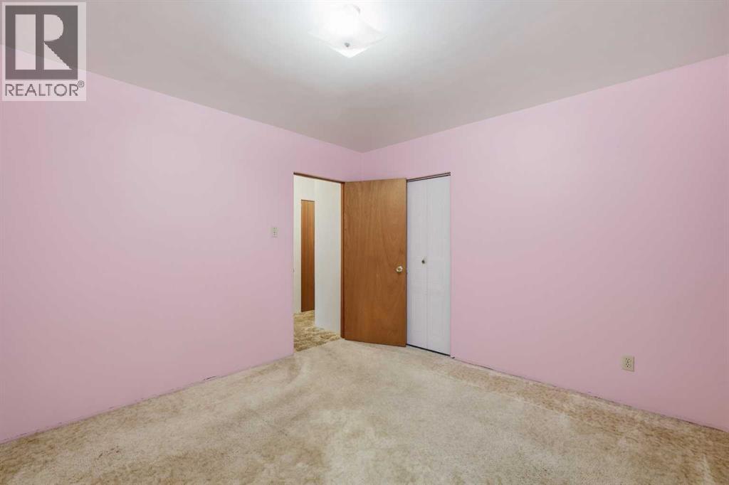 4803 42 Street - 11