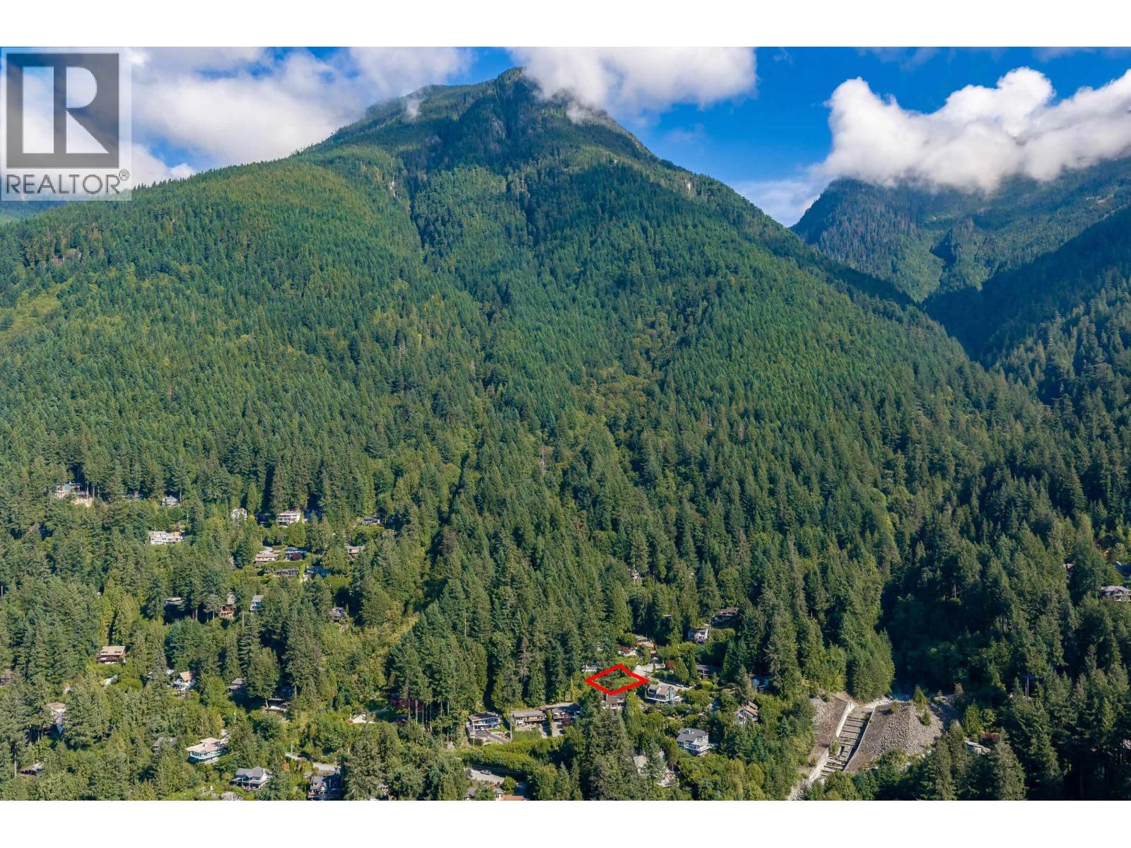475 BAYVIEW ROAD, Lions Bay