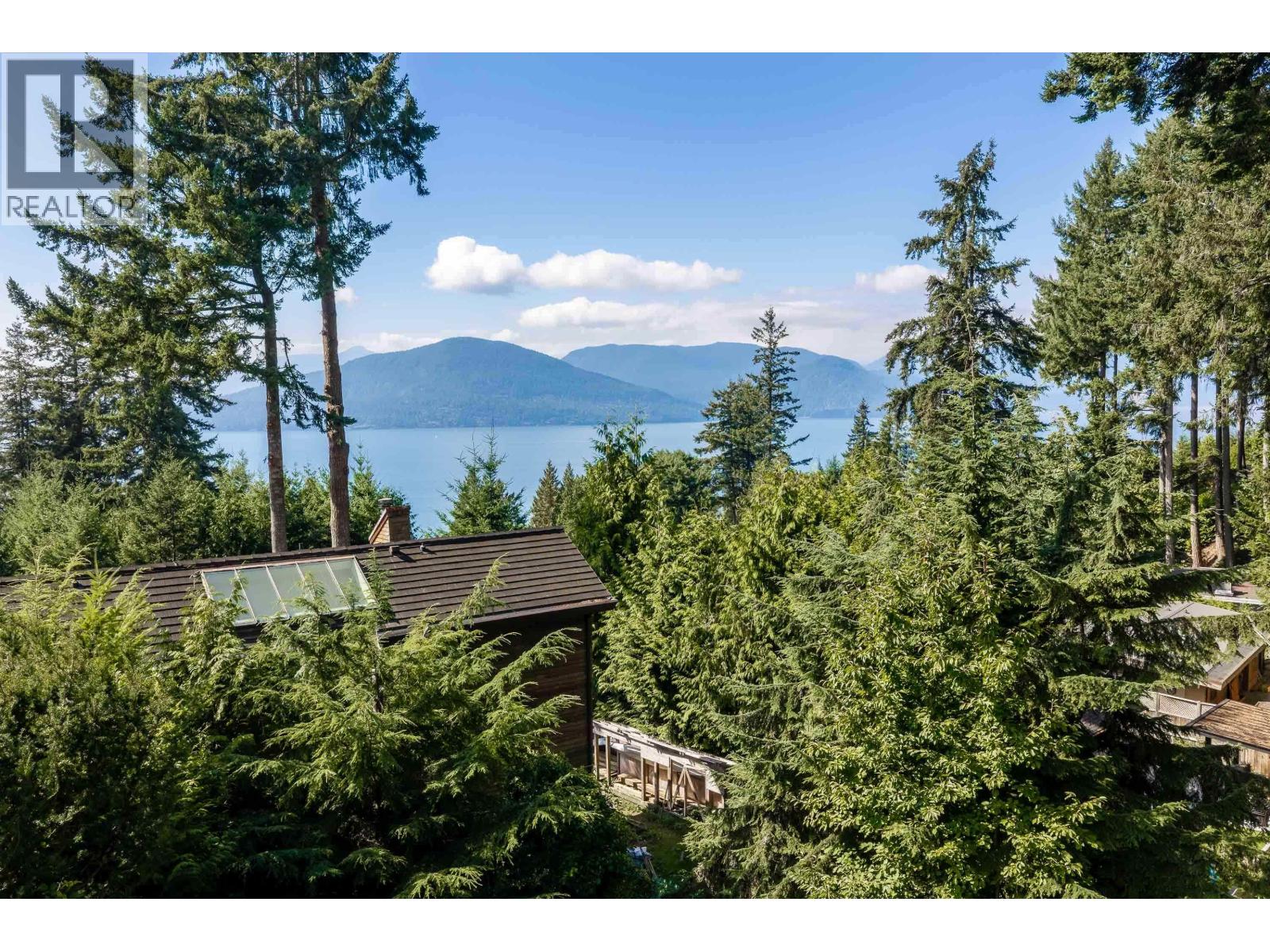 475 BAYVIEW ROAD, Lions Bay