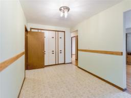 2 Ashern Road, Winnipeg, MB R2Y1G9 Photo 11