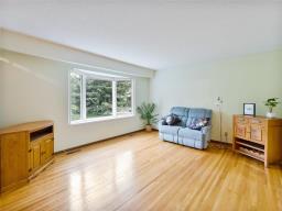 Kitchen - 2 Ashern Road, Winnipeg, MB R2Y1G9 Photo 6
