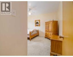 Primary Bedroom - 809 Hyde Street, Pincher Creek, AB T0K1W0 Photo 7