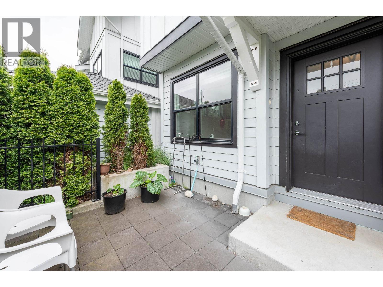 201 6933 ARCOLA STREET, Burnaby — photo 3