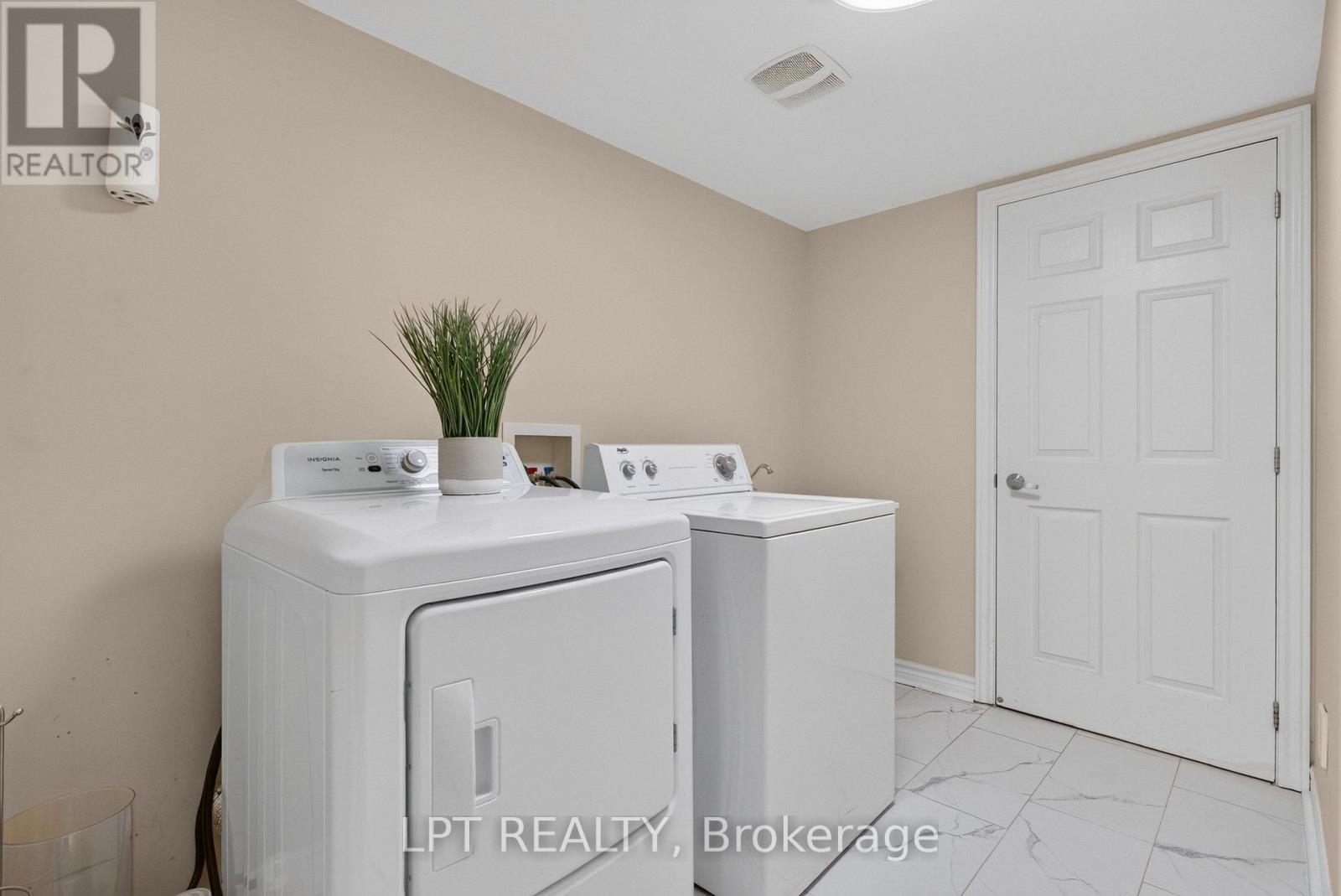 166 SUNSHINE CRESCENT - 36