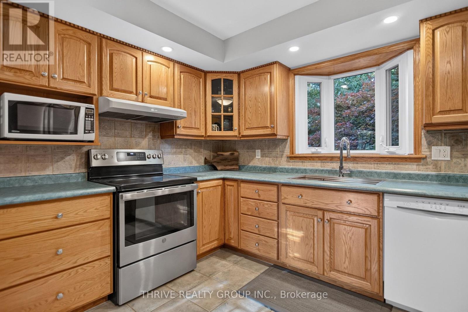 18 REXWAY ROAD - Image 13