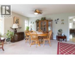 Dining nook - 851 Breakwater Rd, French Creek, BC V9P1Z8 Photo 10