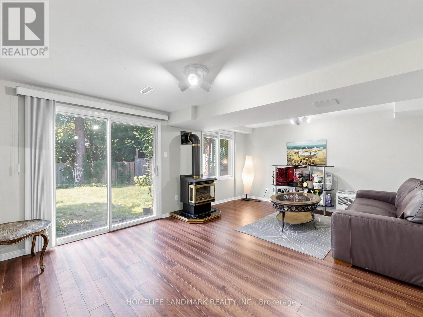 52 QUEENSMILL COURT - 25