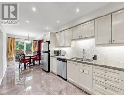 Family room - 52 Queensmill Court, Richmond Hill, ON L4B1N3 Photo 8