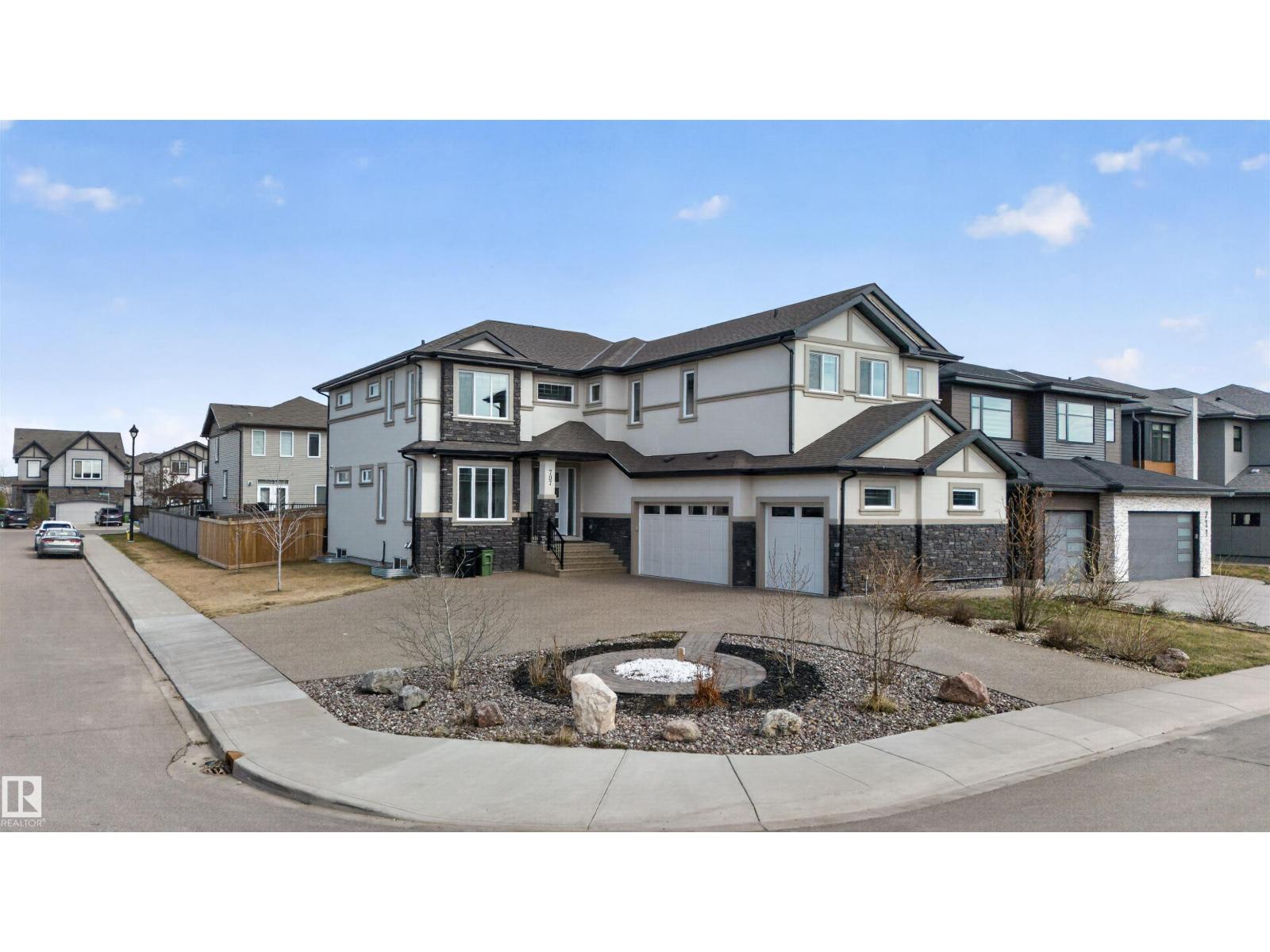 707 180 St SW SW, Edmonton, Alberta, T6W2S8