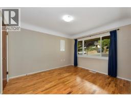 1277 Revercomb Pl, Victoria, BC V8V3G5 Photo 18