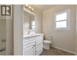 1277 Revercomb Pl, Victoria, BC V8V3G5 Photo 19