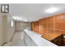 1277 Revercomb Pl, Victoria, BC V8V3G5 Photo 24