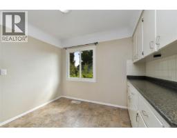 1277 Revercomb Pl, Victoria, BC V8V3G5 Photo 14
